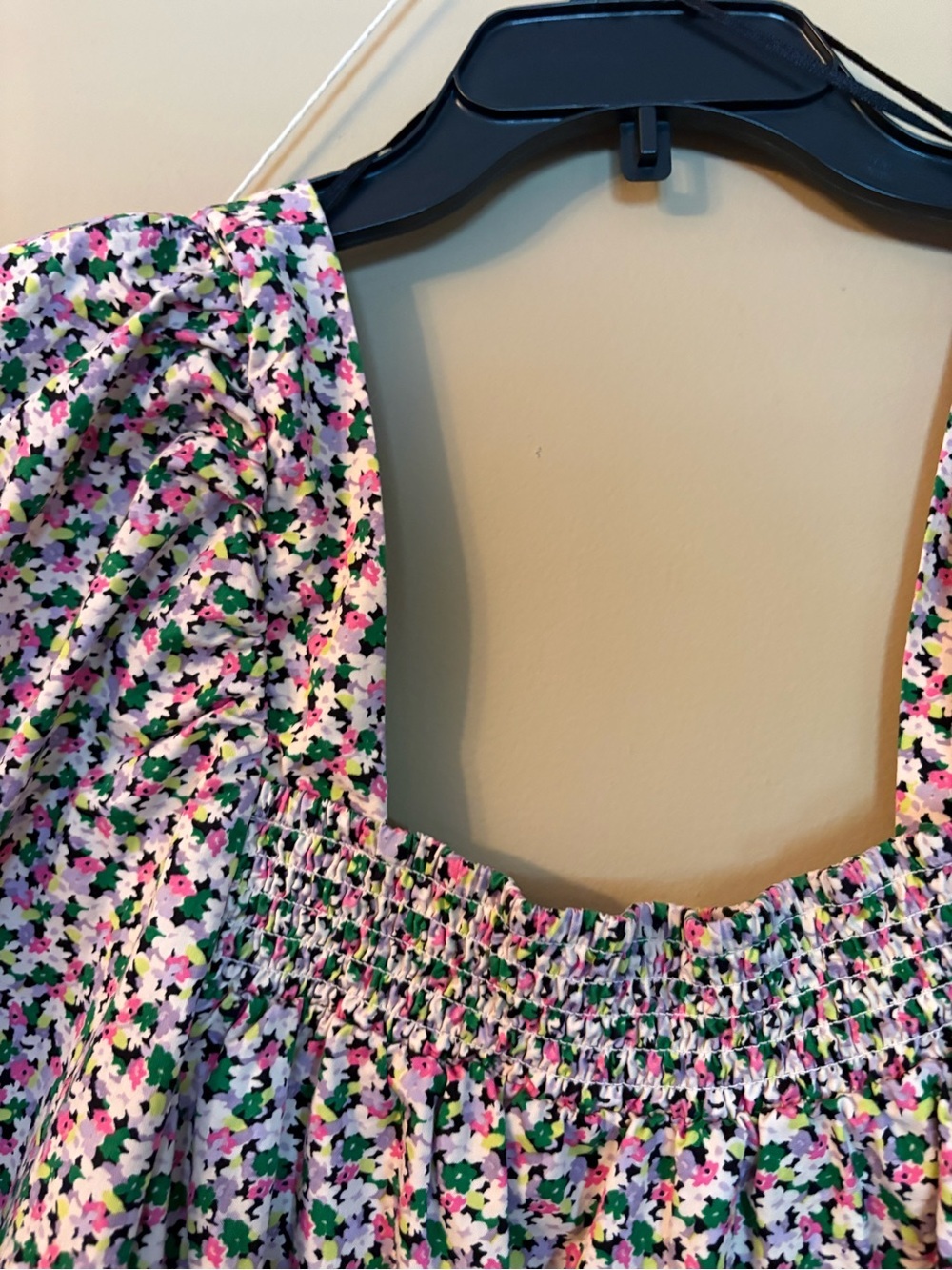 H&M Floral Square-Neck Puff Sleeve Blouse in Pink and Green - Picture 7 of 9